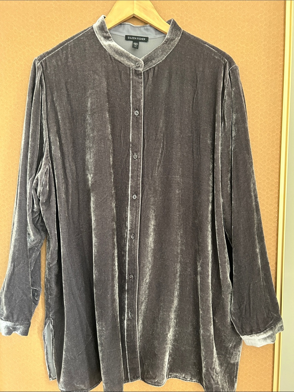 EILEEN FISHER Women’s Velvet Button-Down Shirt in Charcoal